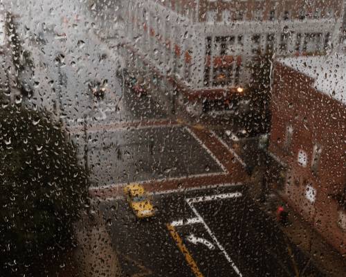A city landscape in the rain. Photo by Andrew Neel from Pexels